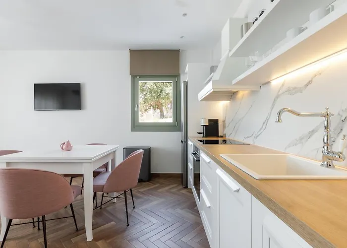 Helia Seasons Αστρίδα