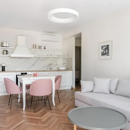 Helia Seasons Apartament *